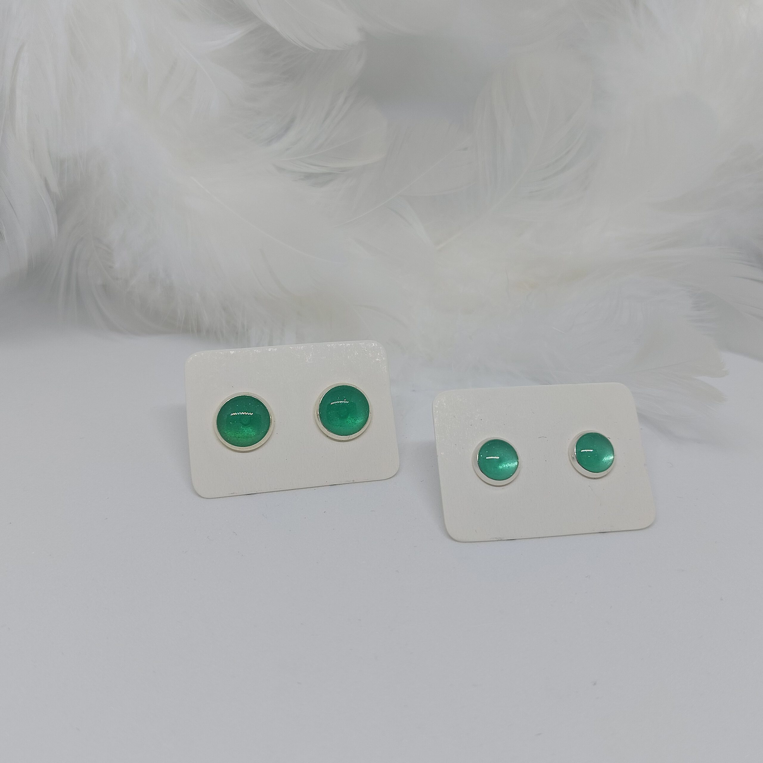 Ohrstecker "Jade" 10mm mit Schimmer – Bild 3